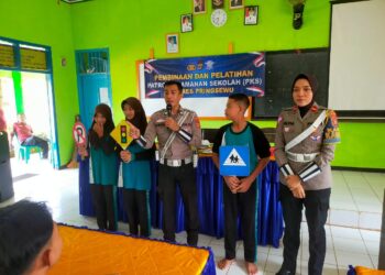 Satlantas Polres Pringsewu Gelar Pembinaan dan Pelatihan Patroli Keamanan Sekolah di SMPN 3 Gadingrejo