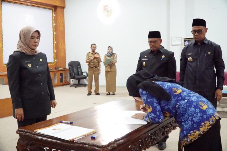 529 PNS Dilantik, Sekda : Harus Mampu Berinovasi Dan Kerjasama Antar Instansi.