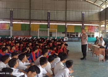 Bangun Generasi Berprestasi, Polsek Pringsewu Kota Sosialisasikan Dampak Kenakalan Remaja di SMK KH Gholib