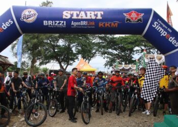 Bertabur Doorprize, Antusias Pejabat Dan Masyarakat Kotabumi Ikuti Fun Bike Kodim 0412 Lampura