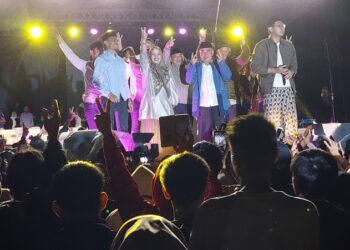 Salam Dua Jari Banjiri Lapangan Ngarip, Saleh Asnawi-Agus Suranto di Atas Angin