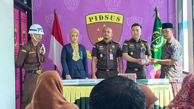 Kejari Mesuji Terima Pengembalian Kerugian Negara Kasus Dugaan Korupsi Muamar