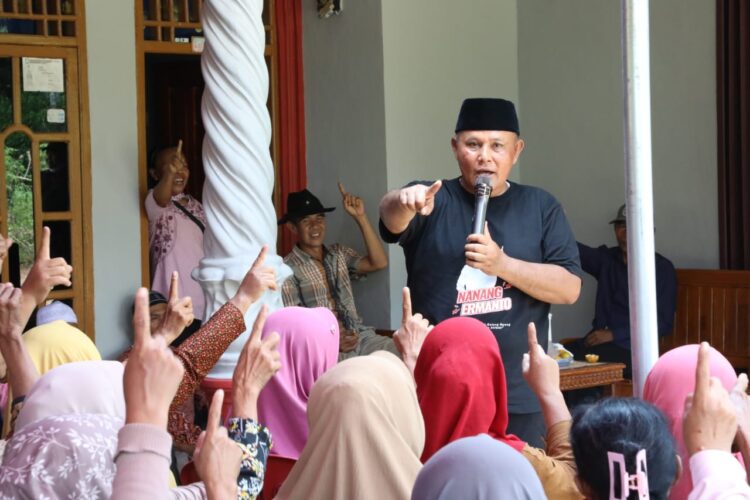 Di Desa Sukabakti Palas, Nanang Ermanto, Ingatkan Warga Jangan Salah Pilih Pemimpin