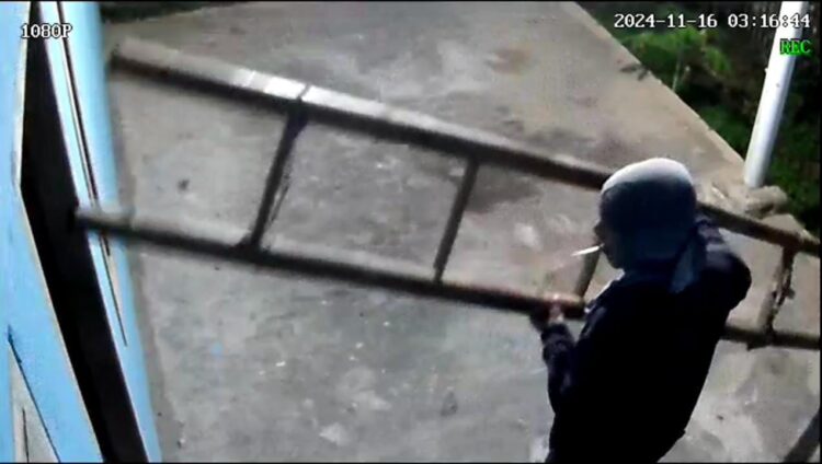 Jebol jendela dan tralis besi, Pencuri kuras isi kantor PKBM Tunas Harapan