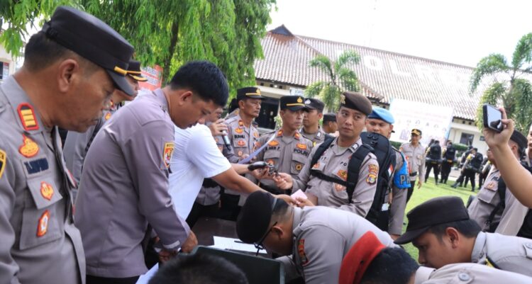 Jelang Pilkada, Senpi Anggota Polres Lampura Digudangkan