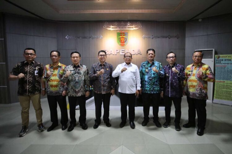 Pj. Bupati Pringsewu Hadiri Rapat Test Operasional Penerapan Opsen PKB dan Opsen BBNKB Tahun 2025