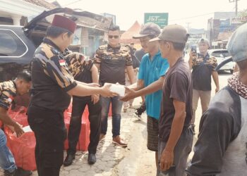 Bhakti Sosial, DPD PEKAT IB Pringsewu bagikan 250 Nasi Kotak.