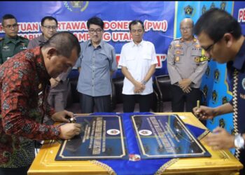 Tanda Tangani Prasasti, PJ Bupati Dan Ketua PWI Lampung Resmikan Balai Wartawan Effendi Yusuf