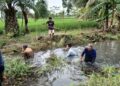 Cegah Banjir dan Wabah DBD, Warga Tirtalaga Gotong-royong Bersihkan Saluran Air