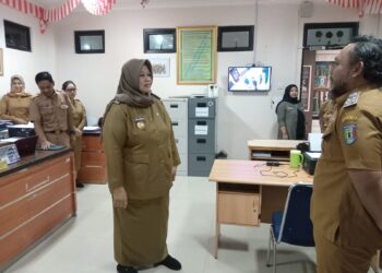 Hari Pertama Berkantor, Wabup Pringsewu Silaturahmi Dengan Pegawai Sekretariat