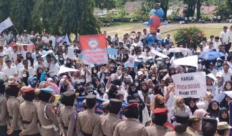 Ribuan Honorer Tanggamus Tuntut PPPK Penuh Waktu, Tolak Paruh Waktu