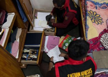 Penyidik Kejaksaan Negeri Pringsewu Melakukan Pengeledahan Terkait Penyidikan Perkara Dugaan Korupsi Penyaluran Kur Dan Korupsi Penyaluran DI PT.BRI UNIT Pringsewu 1.