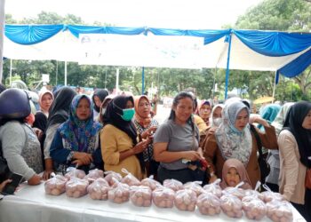 Pasar Murah Perdana dibulan Ramadhan, warga serbu dilapangan Pemda Lamsel