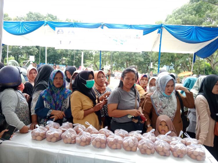 Pasar Murah Perdana dibulan Ramadhan, warga serbu dilapangan Pemda Lamsel