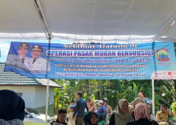 Di Palas, warga antusias serbu pasar murah belanja Sembako