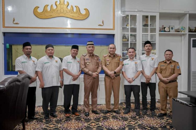 Walikota Metro Ajak Pejabat dan ASN Tunaikan ZIS di Baznas