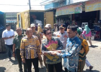 Wabup Tanggamus Bakal Seriusi Perbaikan Atap TPS Pasar Kotaagung