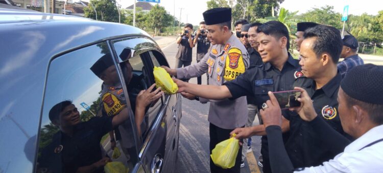 Berbagi Takjil dan Buka Bersama Insan Media, Ini Pesan Kapolres Mesuji