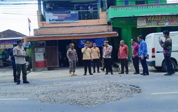 Walikota Metro Instruksikan DPUTR Segera Lakukan Perbaikan Jalan Sebelum Lebaran