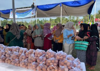 Dihadiri 2 Anggota DPRD Lamsel, Sembako di OPM Katibung ludes terjual