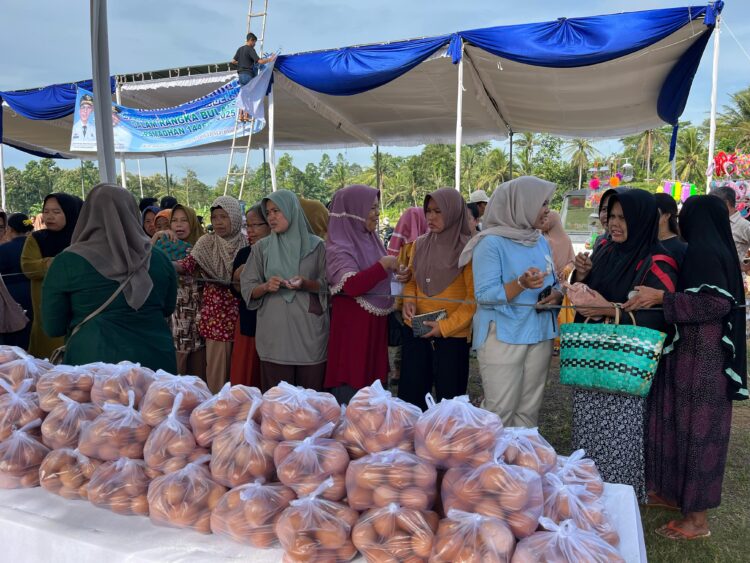 Dihadiri 2 Anggota DPRD Lamsel, Sembako di OPM Katibung ludes terjual