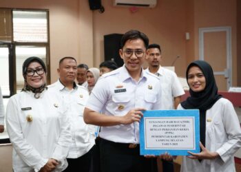 Radityo Egi Pratama serahkan THR untuk ASN,  berikut jumlah besaran THR yang diterima