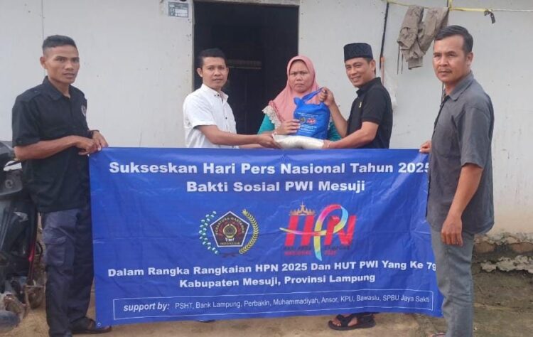 Penghujung Ramadhan, PWI Mesuji Kembali Salurkan Sembako di Kecamatan Rawajitu Utara