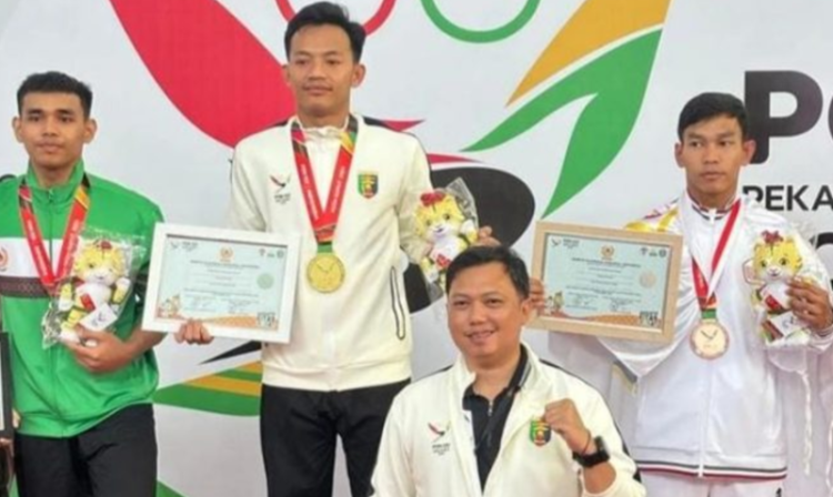 Tumbangkan Pesilat Tuan Rumah, Atlet Tanggamus M. Wildan Sukses Raih Medali Emas