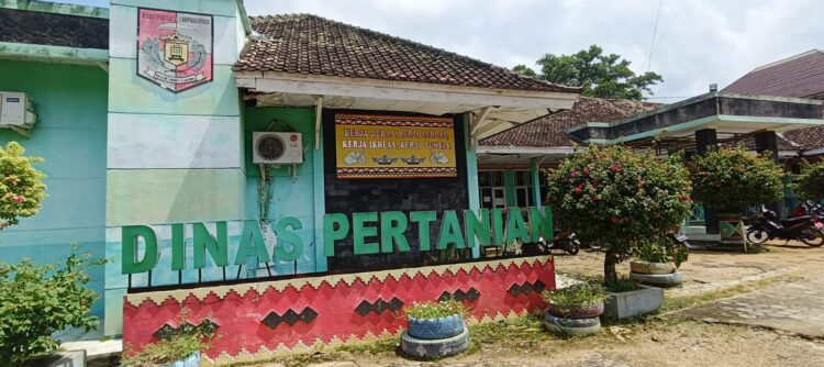 Hampir ” Rubuh, ” Kantor Dinas Pertanian Lampura Rusak Parah.
