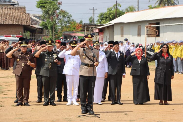 Kapolres Pringsewu Pimpin Apel Ziarah Makam Pahlawan Peringatan HUT ke-16 Kabupaten Pringsewu