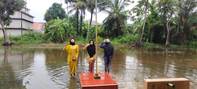Banjir Tak Menyurutkan Semangat Siswa Peringati Hari Kartini di RJU