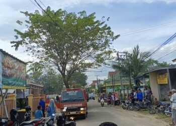 Warga Yosorejo Geger, Dua Armada Kebakaran Padamkan Api di Rumah Alex!