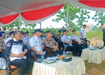 Turun ke Persawahan Bersama Walikota dan Kapolda, Gubernur Lampung Tanam Padi Serentak di Metro