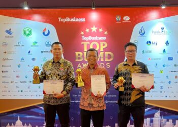 Bupati Pringsewu Raih Penghargaan TOP Pembina BUMD 2025, PDAM Way Sekampung Sabet Bintang 4