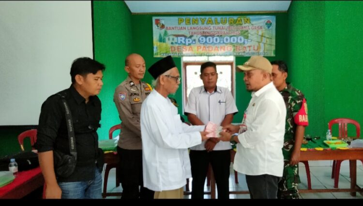 Pemdes Padang Ratu Salurkan  BLT- DD 2025
