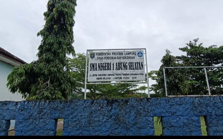 Plafon Sekolah Rusak, Dana Bos SMAN 1 Abung Selatan Dipertanyakan