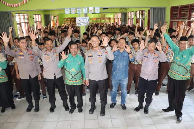 Sambut Indonesia Emas 2045, Kapolres Ajak Pelajar Kembangkan Diri Lewat Teknologi Positif