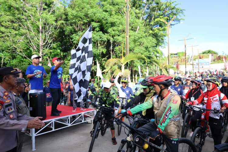 Peresmian Pasar Tematik Ditutup Parosil Mabsus Dengan Gowes Keliling Danau Ranau
