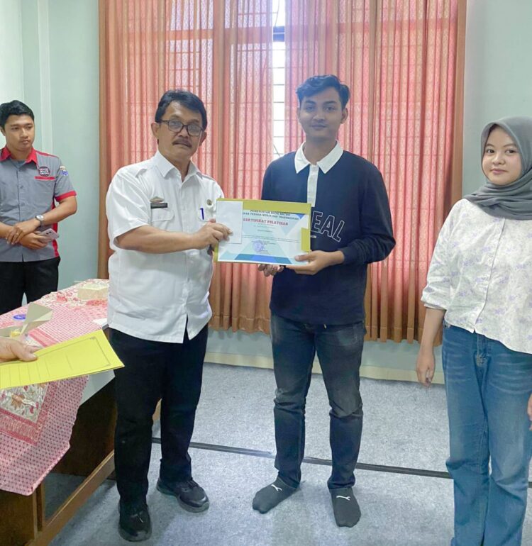 Tingkatkan Keterampilan Para Pencari Kerja, Disnakertrans Beri Pelatihan 20 Peserta Asal Kota Metro