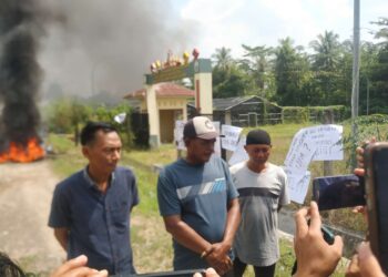 PT.Talun Jaya Abadi Tak ada Kontribusi, warga tutup akses jalan masuk keperusahan