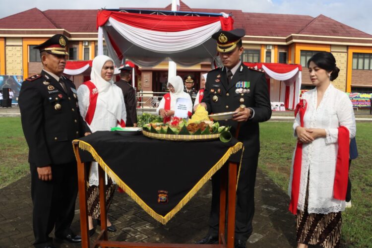 Kado Spesial Hari Bhayangkara ke-79, 42 Personel Polres Pringsewu Naik Pangkat