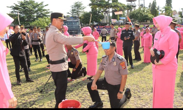 Hari Bhayangkara Ke-79, Puluhan Anggota Polres Lampura Naik Pangkat