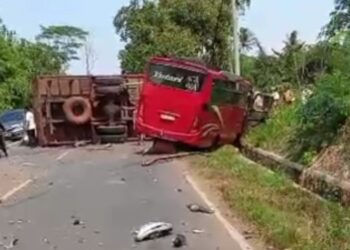 Tabrakan Beruntun Di Lampura, 1 Orang Meninggal  Di Lokasi Kejadian