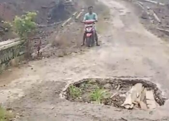 Warga Dihimbau Hati Hati, Jembatan Penghubung 2 Desa Di Hulu Sungkai Jebol, 