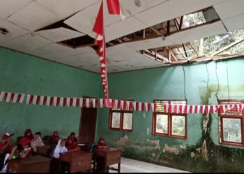 Miris…!! Luput Dari Pantauan, SDN 2 Bojong Barat Kotabumi Hampir ” Rubuh”