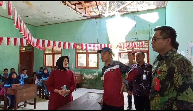 Gerak Cepat, Wakil Bupati Lampura Tinjau Sekolah Rusak Di Bojong Barat