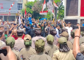 Usai Demo di Mapolres, Aliansi Mahasiswa Geruduk Kantor DPRD Metro