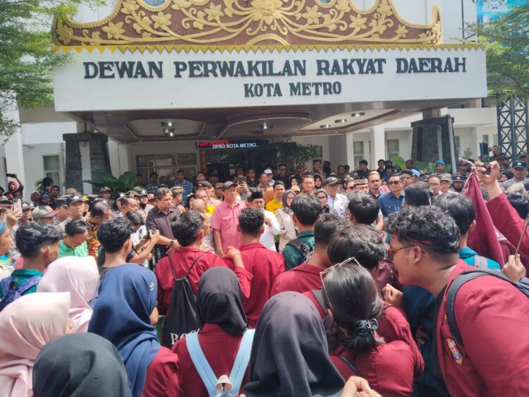 Giliran IMM Demo di Gedung DPRD Metro, Berikut Tuntutan Para Pendemo!