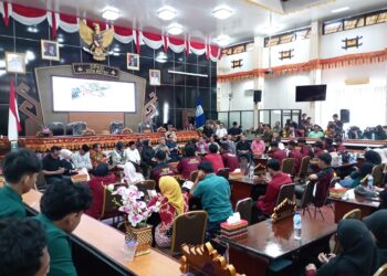 Duduki Ruang Sidang DPRD, Mahasiswa Pertanyakan Batalnya 2 Proyek Pembangunan di Metro