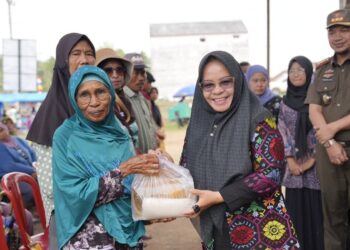 Bantu Warga Dapat Sembako Murah, Elfianah Gelar Pasar Murah di RJU